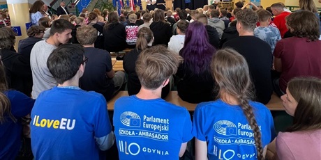 Powiększ grafikę: podsumowanie-pracy-w-ramach-gdanskich-lekcji-obywatelskich-2024-2025-628825.jpg