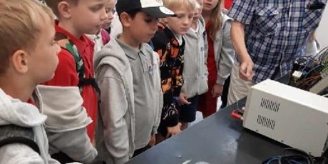 Powiększ grafikę: pokazy-dla-klasy-pierwszej-ze-szkoly-podstawowej-autonomik-628186.jpg