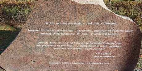 Powiększ grafikę: sladami-conradiego-historia-ktora-jest-blisko-nas-718549.jpg
