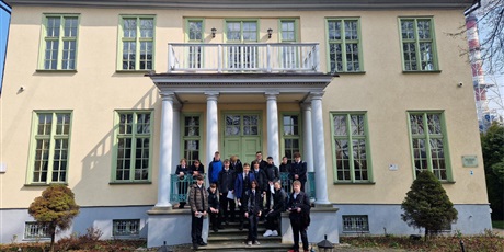 Powiększ grafikę: spacerze-edukacyjnym-pt-od-dworku-do-stoczni-kultura-pracy-i-zycia-na-mlyniskach-704005.jpg