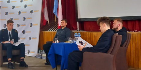 Powiększ grafikę: spotkanie-mlodziezy-szkolnej-z-absolwentami-conradinum-664476.jpg