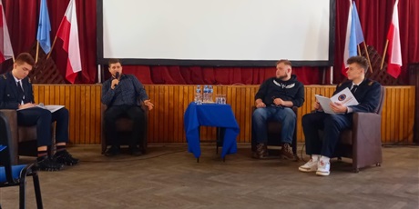 Powiększ grafikę: spotkanie-mlodziezy-szkolnej-z-absolwentami-conradinum-664477.jpg