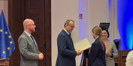 Powiększ grafikę: stypendium-prezesa-rady-ministrow-za-wyniki-w-nauce-dla-uczennicy-conradinum-658493.jpg