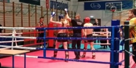 Powiększ grafikę: uczen-klasy-5-dk-zdobywa-i-miejsce-w-grudniowych-ogolnopolskich-zawodach-k-1-w-kickboxingu-585287.jpg