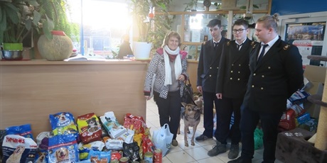Uczniowie Conradinum odwiedzili schronisko dla bezdomnych zwierząt w Gdańsku-Kokoszkach