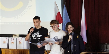 Powiększ grafikę: uroczysta-gala-i-wreczenie-nagrod-laureatom-xxi-ogolnopolskiego-konkursu-barwy-morza-2026-695936.jpg