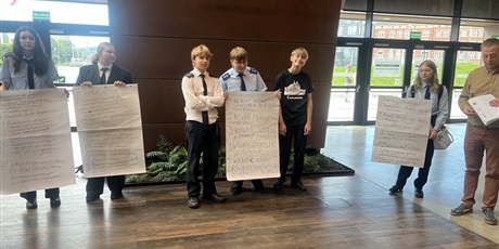Powiększ grafikę: uroczysta-inauguracja-edukacji-obywatelskiej-w-ecs-637020.jpg