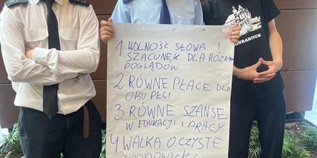 Powiększ grafikę: uroczysta-inauguracja-edukacji-obywatelskiej-w-ecs-637024.jpg