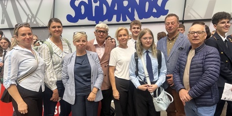 Powiększ grafikę: uroczysta-inauguracja-edukacji-obywatelskiej-w-ecs-637035.jpg
