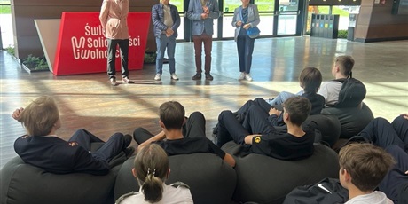 Powiększ grafikę: uroczysta-inauguracja-edukacji-obywatelskiej-w-ecs-637043.jpg