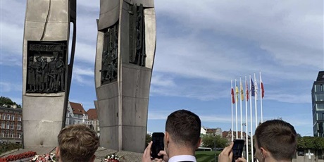Powiększ grafikę: uroczysta-inauguracja-edukacji-obywatelskiej-w-ecs-637048.jpg