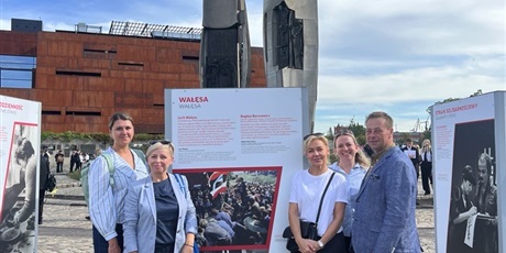 Powiększ grafikę: uroczysta-inauguracja-edukacji-obywatelskiej-w-ecs-637050.jpg