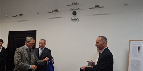 Powiększ grafikę: uroczyste-odsloniecie-tablicy-pamiatkowej-poswieconej-prof-aleksandrowi-potyrale-659504.jpg