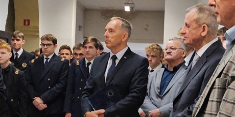 Powiększ grafikę: uroczyste-odsloniecie-tablicy-pamiatkowej-poswieconej-prof-aleksandrowi-potyrale-659510.jpg