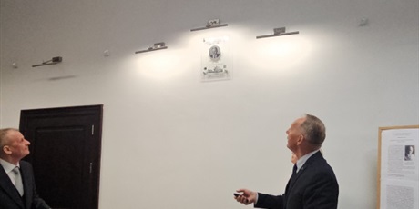 Powiększ grafikę: uroczyste-odsloniecie-tablicy-pamiatkowej-poswieconej-prof-aleksandrowi-potyrale-659511.jpg