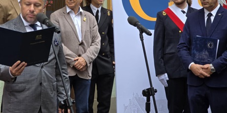 Powiększ grafikę: uroczyste-odsloniecie-tablicy-upamietniajacej-miejsce-jego-zamieszkania-karola-fryderyka-conradiego-629455.jpg