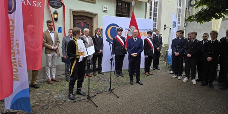 Powiększ grafikę: uroczyste-odsloniecie-tablicy-upamietniajacej-miejsce-jego-zamieszkania-karola-fryderyka-conradiego-629457.jpg