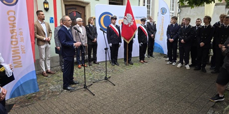 Powiększ grafikę: uroczyste-odsloniecie-tablicy-upamietniajacej-miejsce-jego-zamieszkania-karola-fryderyka-conradiego-629462.jpg