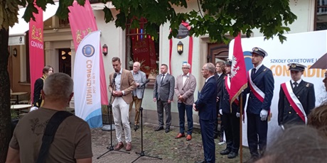 Powiększ grafikę: uroczyste-odsloniecie-tablicy-upamietniajacej-miejsce-jego-zamieszkania-karola-fryderyka-conradiego-629493.jpg