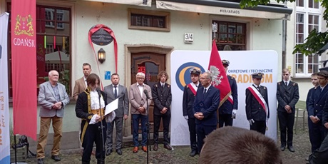 Powiększ grafikę: uroczyste-odsloniecie-tablicy-upamietniajacej-miejsce-jego-zamieszkania-karola-fryderyka-conradiego-629506.jpg