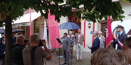 Powiększ grafikę: uroczyste-odsloniecie-tablicy-upamietniajacej-miejsce-jego-zamieszkania-karola-fryderyka-conradiego-629509.jpg