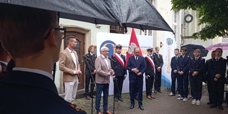 Powiększ grafikę: uroczyste-odsloniecie-tablicy-upamietniajacej-miejsce-jego-zamieszkania-karola-fryderyka-conradiego-629514.jpg