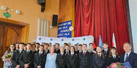 Powiększ grafikę: uroczyste-pozegnanie-maturzystow-2026-689766.jpg