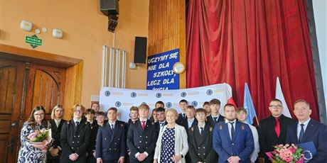 Powiększ grafikę: uroczyste-pozegnanie-maturzystow-2026-689767.jpg