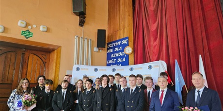 Powiększ grafikę: uroczyste-pozegnanie-maturzystow-2026-689768.jpg