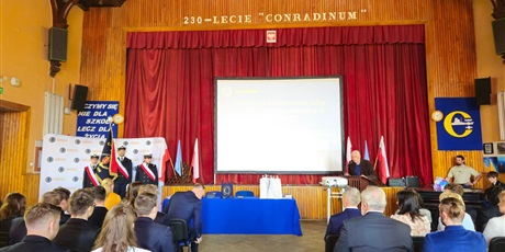 Powiększ grafikę: uroczyste-pozegnanie-maturzystow-2026-689777.jpg