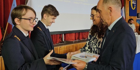 Powiększ grafikę: uroczyste-pozegnanie-maturzystow-2026-689785.jpg