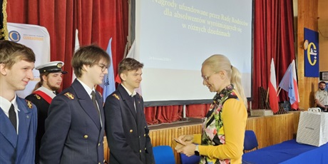 Powiększ grafikę: uroczyste-pozegnanie-maturzystow-2026-689793.jpg