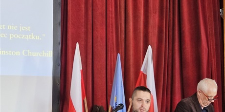 Powiększ grafikę: uroczyste-pozegnanie-maturzystow-2026-689802.jpg