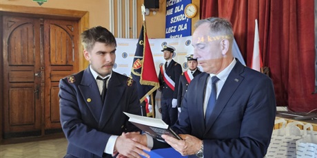 Powiększ grafikę: uroczyste-pozegnanie-maturzystow-2026-689815.jpg