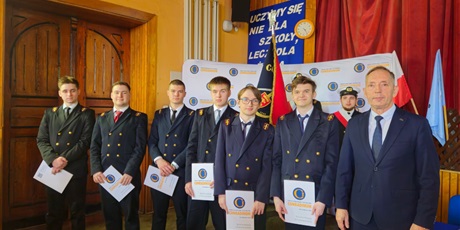 Powiększ grafikę: uroczyste-pozegnanie-maturzystow-2026-689838.jpg