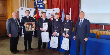 Powiększ grafikę: uroczyste-pozegnanie-maturzystow-2026-689840.jpg