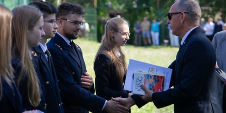 Powiększ grafikę: uroczyste-zakonczenie-roku-szkolnego-2025-26-706604.jpg