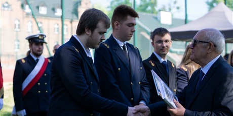 Powiększ grafikę: uroczyste-zakonczenie-roku-szkolnego-2025-26-706622.jpg