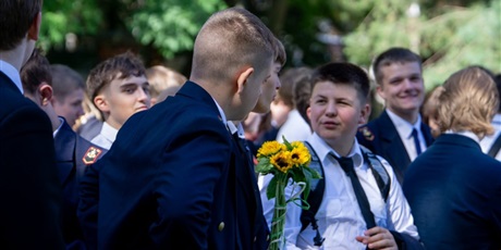 Powiększ grafikę: uroczyste-zakonczenie-roku-szkolnego-2025-26-706634.jpg