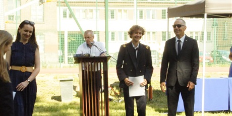 Powiększ grafikę: uroczyste-zakonczenie-roku-szkolnego-2025-26-706667.jpg