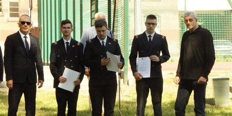 Powiększ grafikę: uroczyste-zakonczenie-roku-szkolnego-2025-26-706674.jpg