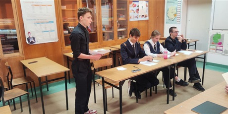 Powiększ grafikę: warsztaty-i-debata-oksfordzka-w-klasie-3a-657903.jpg
