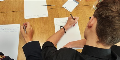 Powiększ grafikę: warsztaty-i-debata-oksfordzka-w-klasie-3a-657907.jpg