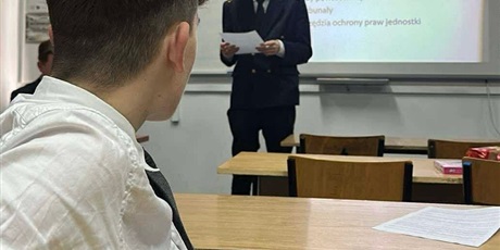 Powiększ grafikę: warsztaty-w-ramach-projektu-akademia-prawa-konstytucyjnego-664408.jpg