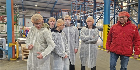 Powiększ grafikę: wizyta-studyjna-klas-3d-i-4ke-w-warminskich-zakladach-przetworstwa-owocowo-warzywnego-611784.jpg