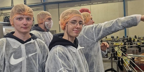 Powiększ grafikę: wizyta-studyjna-klas-3d-i-4ke-w-warminskich-zakladach-przetworstwa-owocowo-warzywnego-611785.jpg