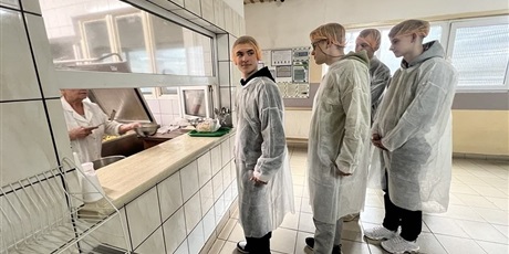 Powiększ grafikę: wizyta-studyjna-klas-3d-i-4ke-w-warminskich-zakladach-przetworstwa-owocowo-warzywnego-611791.jpg
