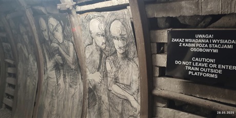 Powiększ grafikę: wizyta-studyjna-klas-4a-i-4b-w-gliwicach-641320.jpg