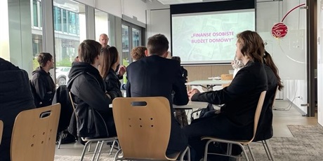 Powiększ grafikę: wyjscie-edukacyjne-klasy-4a-613815.jpg