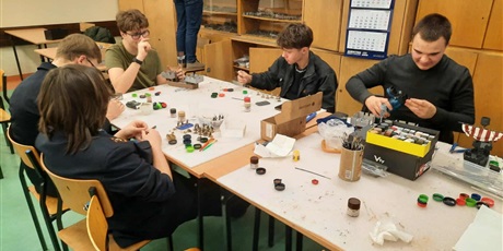 Powiększ grafikę: zajecia-kola-modelarskiego-26-listopada-2025-659404.jpg